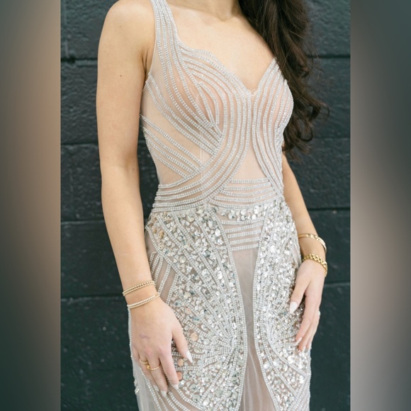 Portia And Scarlett SFB Matrix Long Formal Gown Silver Dress Size 6 Rhinestones - Picture 7 of 12